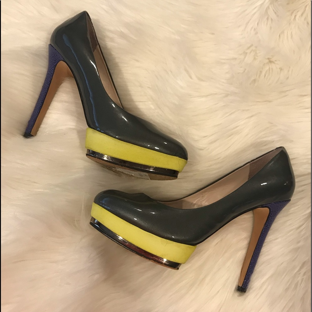 ✨👠Vince Camuto Dacoma Pump Gray Patent
